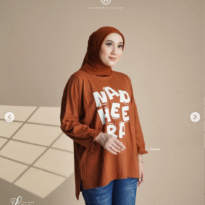 [Mix & Match] NADHEERA LEONA-BLOUSE-TERRACOTTA-#S + KEKE INAYA RUBY SCARF MAROON -  Paket Stylish: Blouse & Hijab Serasi