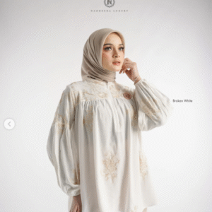 [Mix & Match] NADHEERA MALAYYA-BLOUSE-BROKENWHITE-#L + NADJEERA HILARY-SCARF-OLIVESHEEN - Paket Stylish: Blouse & Hijab Serasi
