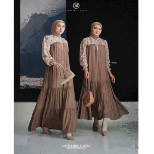 [Bundling Couple] NADHEERA TANIVVA-DRESS-MOCCA-#XL + MYSURE ARAWINDYA-KOKO-MAROON-#S - Paket Serasi: Gamis & Koko Dewasa